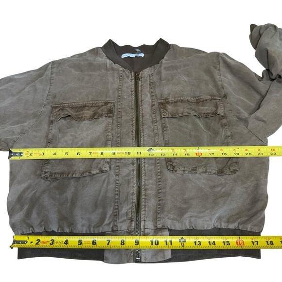 Young Fabulous & Broke Gray Utility Style Cropped Bomber Jacket M Fishingcore - Picture 7 of 9